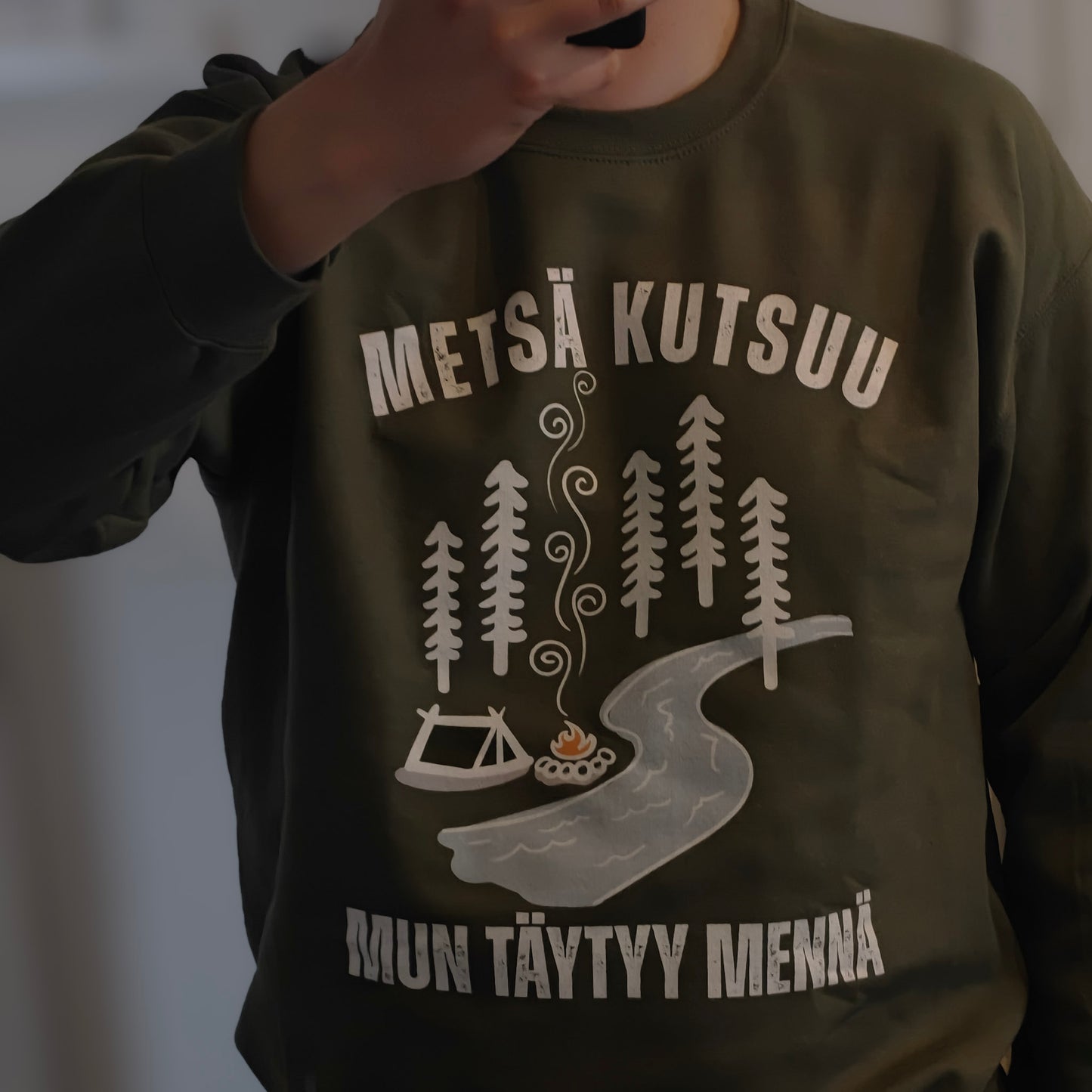 Metsä Kutsuu, Mun Täytyy Mennä - Joki - Collegepaita