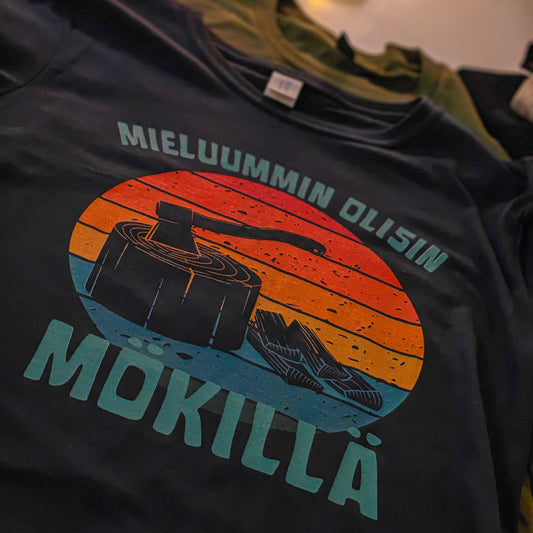 Mieluummin Olisin Mökillä Klapit - Miesten T-paita