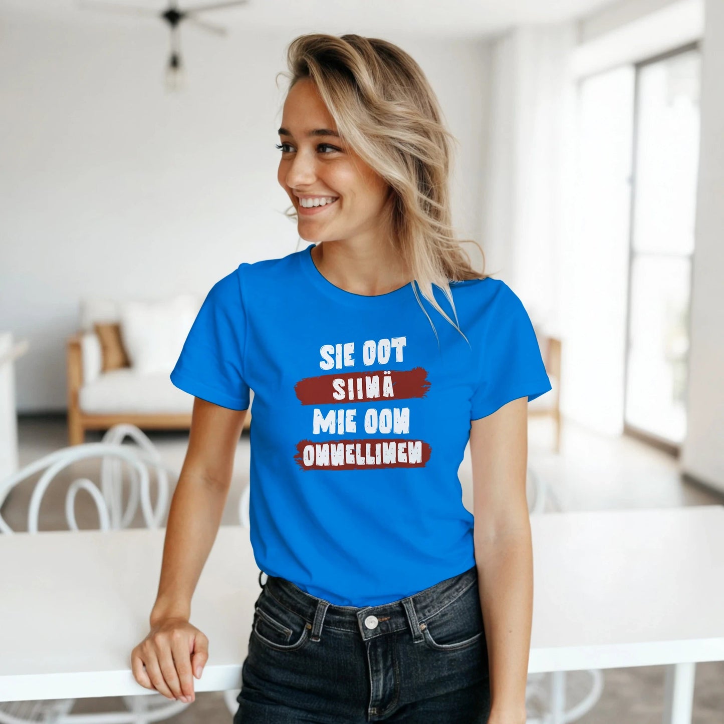 Sie Oot Siinä - Mie Oon Onnellinen - Naisten T - paita - Mun Paita